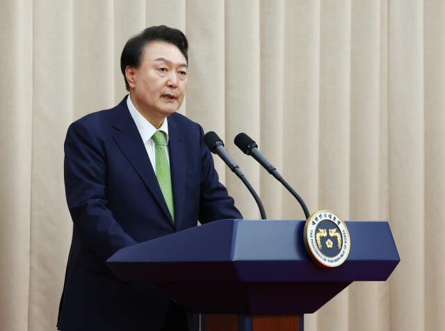 윤석열 대통령이 22일 서울 서초구 대한민국학술원에서 열린 개원 70주년 기념식에서 축사를 하고 있다. 연합뉴스